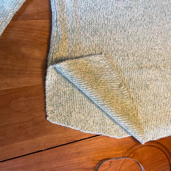 Max Studio Green Cashmere Sweater – no tags – fits small to medium - Picture 6 of 8